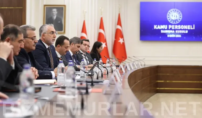 Memur-Sen KPDK’yı eleştirdi, aynı toplantıda bir yılda 23.909 üye kaybeden Kamu-Senle birlikte sendikal baraj istedi.